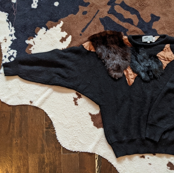 FUR N GOLD SWEATER - Picture 1 of 5